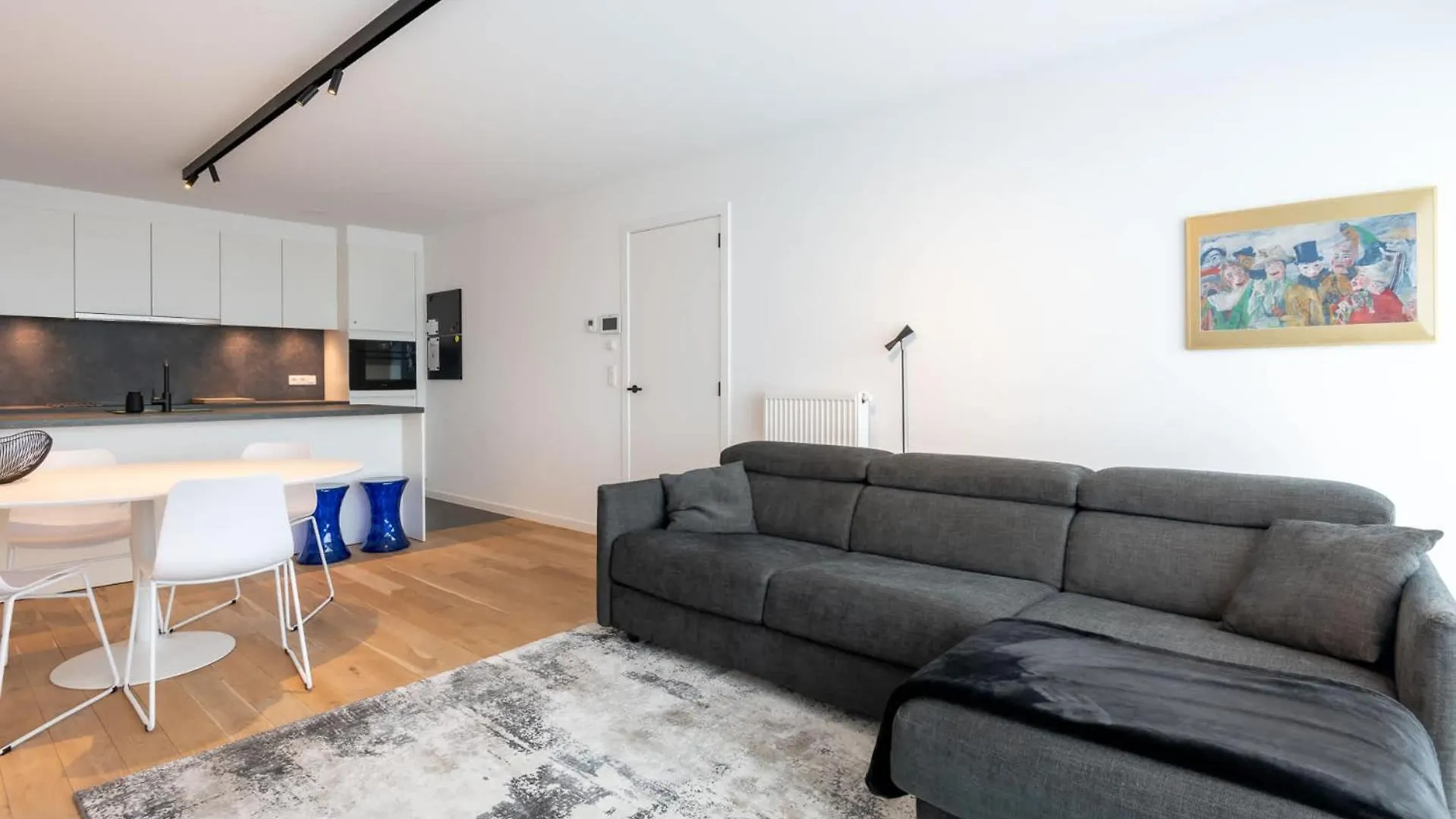 New Apartment Close To The Beach With Garage Οστένδη